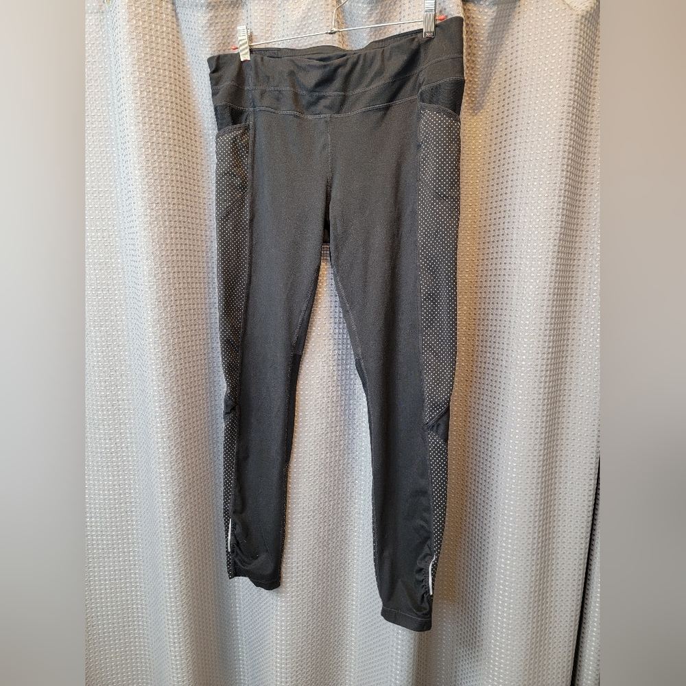 Athleta Run Leggings Black and Polka Dot Size L